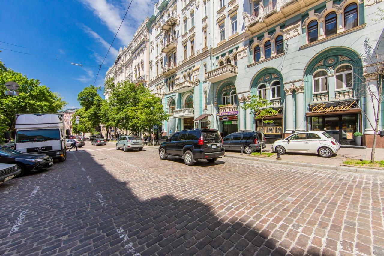 2К Квартира Поруч Із Майданом Незалежності Kiev Esterno foto